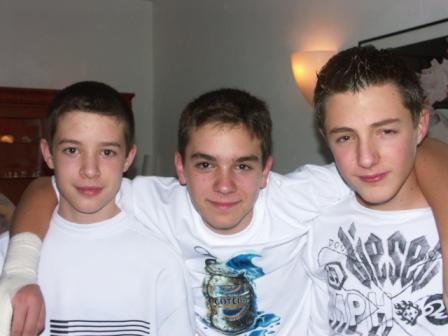 woho les bo gosses en t-shrt blanc !!